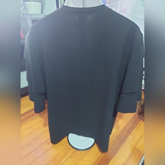 Never worn black blouse with tiered sleeves 3x - Picture 2 of 6